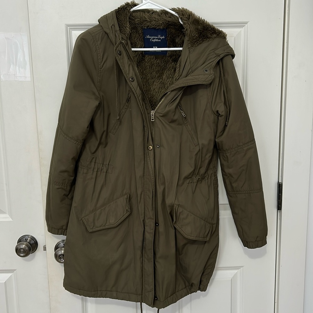 American Eagle coat | Medium | olive  green zip up pockets winter hood coat